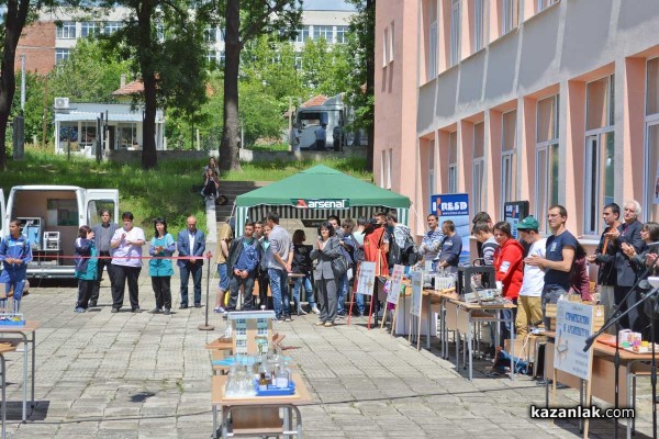 Първи научен Технофест се проведе днес в ПГ „Иван Хаджиенов“