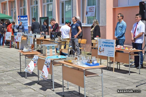 Първи научен Технофест се проведе днес в ПГ „Иван Хаджиенов“