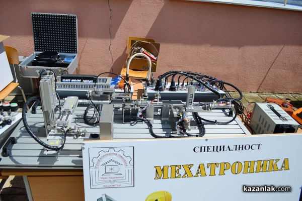 Първи научен Технофест се проведе днес в ПГ „Иван Хаджиенов“