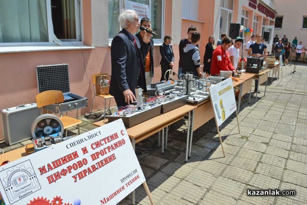 Първи научен Технофест се проведе днес в ПГ „Иван Хаджиенов“