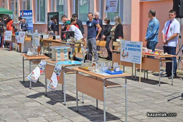 Първи научен Технофест се проведе днес в ПГ „Иван Хаджиенов“