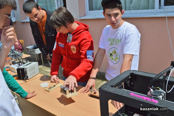 Първи научен Технофест се проведе днес в ПГ „Иван Хаджиенов“