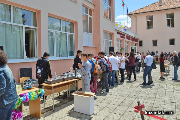 Първи научен Технофест се проведе днес в ПГ „Иван Хаджиенов“