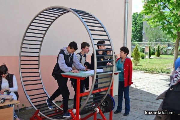 Първи научен Технофест се проведе днес в ПГ „Иван Хаджиенов“