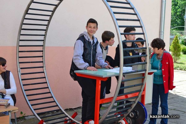 Първи научен Технофест се проведе днес в ПГ „Иван Хаджиенов“