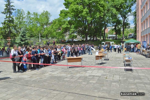 Първи научен Технофест се проведе днес в ПГ „Иван Хаджиенов“