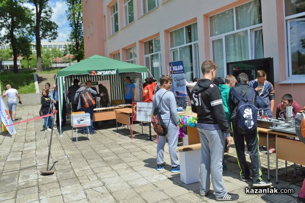 Първи научен Технофест се проведе днес в ПГ „Иван Хаджиенов“