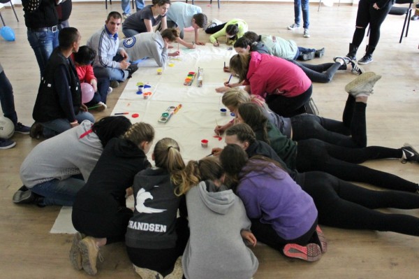 Швейцарци подкрепиха децата от семейните къщички в Казанлък