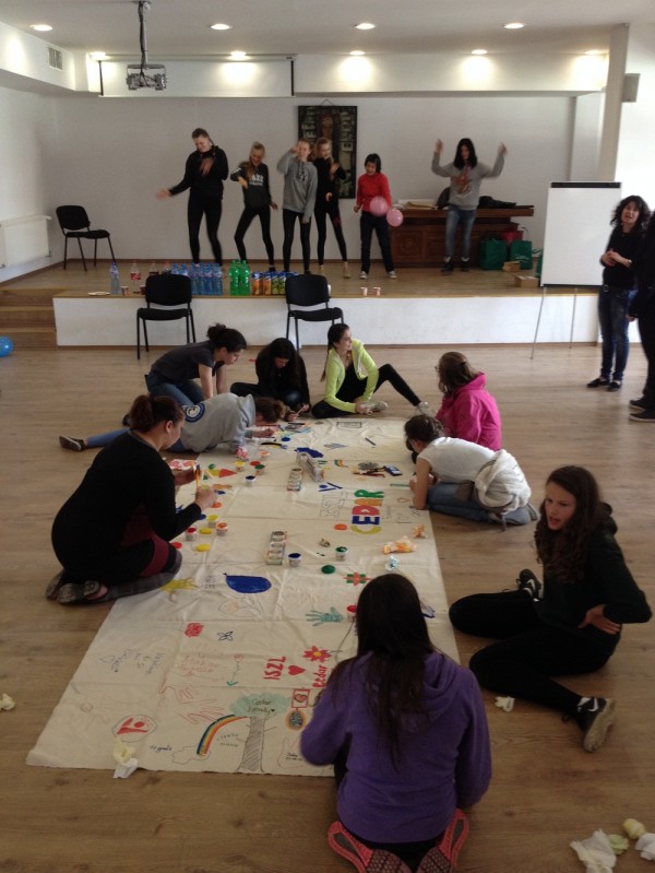 Швейцарци подкрепиха децата от семейните къщички в Казанлък