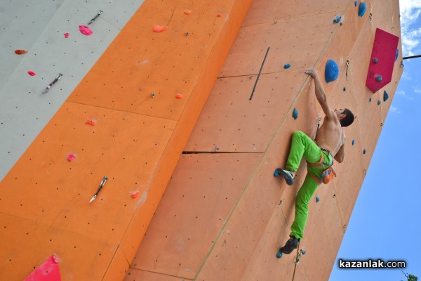 Стената до Младежкия дом прие Национално състезание по спортно катерене