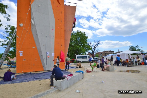 Стената до Младежкия дом прие Национално състезание по спортно катерене