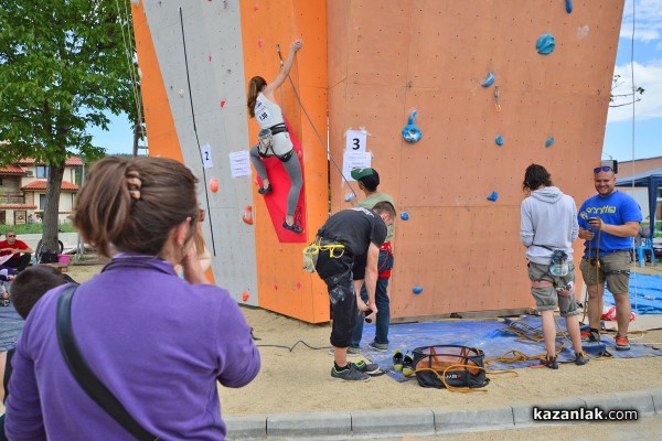 Стената до Младежкия дом прие Национално състезание по спортно катерене