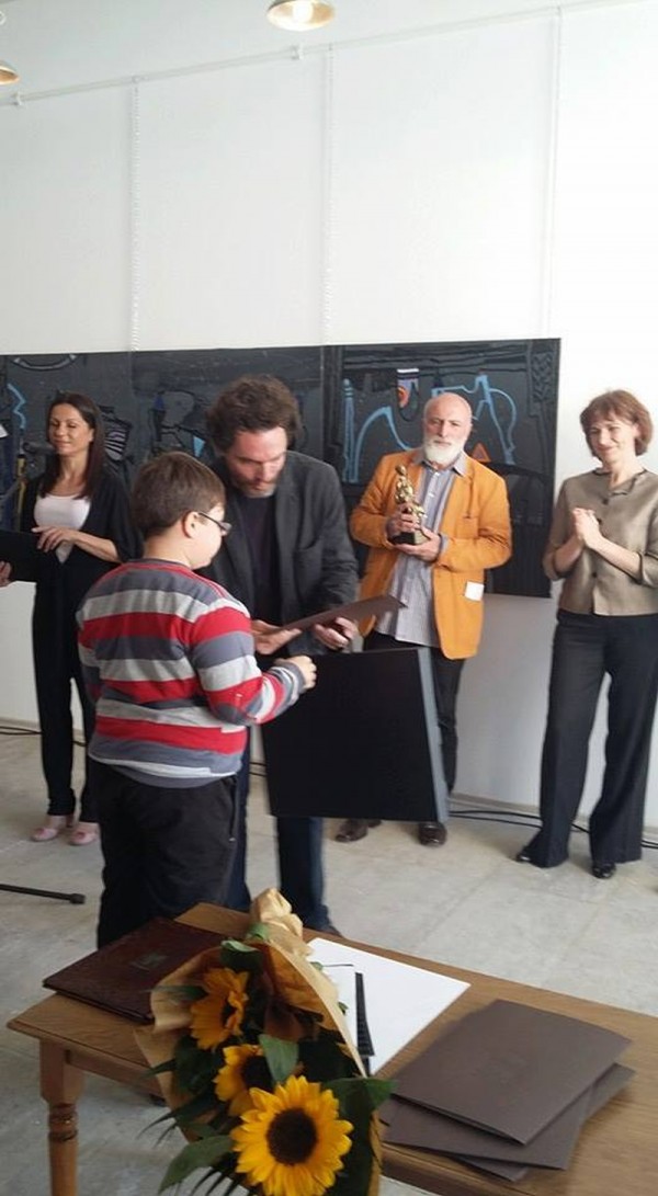 Наградата символ на всеотдайност и светоглед за школа „Ренина” при НЧ „Възродена Искра - 2000”