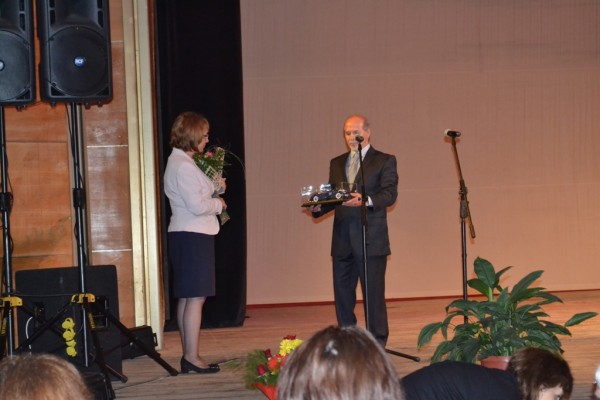 Кметът поздрави юбилярите от ПГТТМ