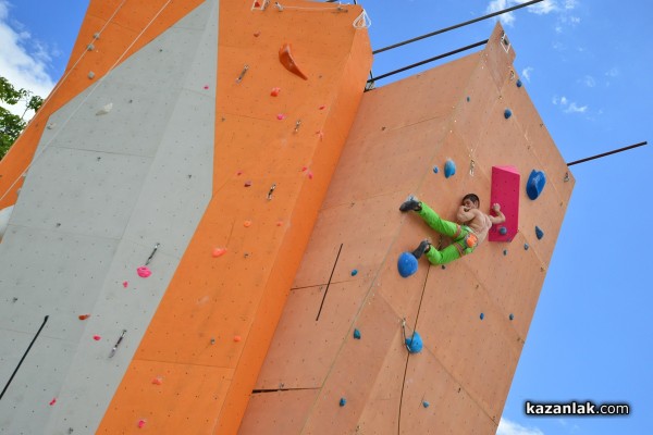 Стената до Младежкия дом прие Национално състезание по спортно катерене