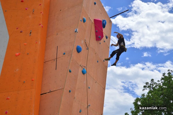 Стената до Младежкия дом прие Национално състезание по спортно катерене