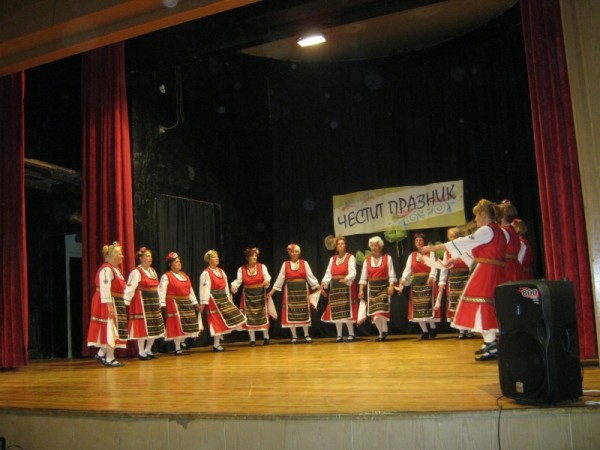 Празничен концерт на НЧ „Възродена Искра - 2000”