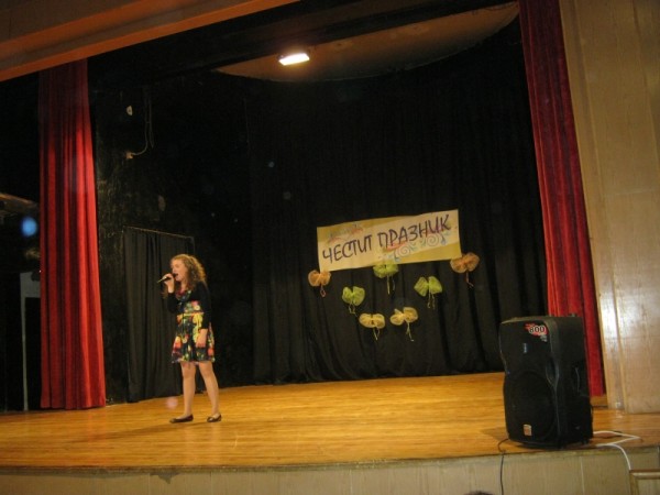 Празничен концерт на НЧ „Възродена Искра - 2000”