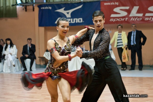 Царица Роза – Йоанна Шишкова танцува на турнир в Казанлък/видео и снимки/