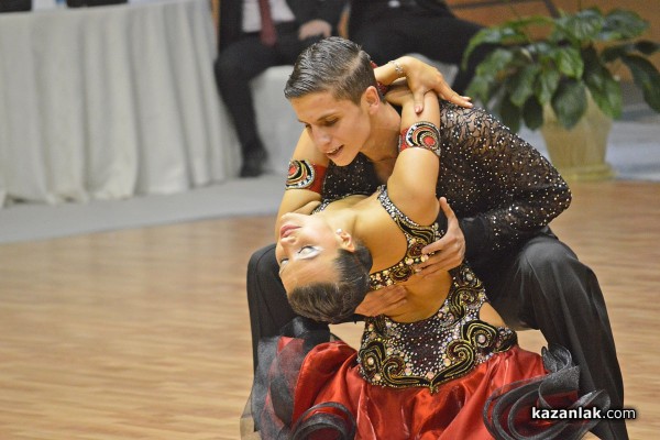 Царица Роза – Йоанна Шишкова танцува на турнир в Казанлък/видео и снимки/