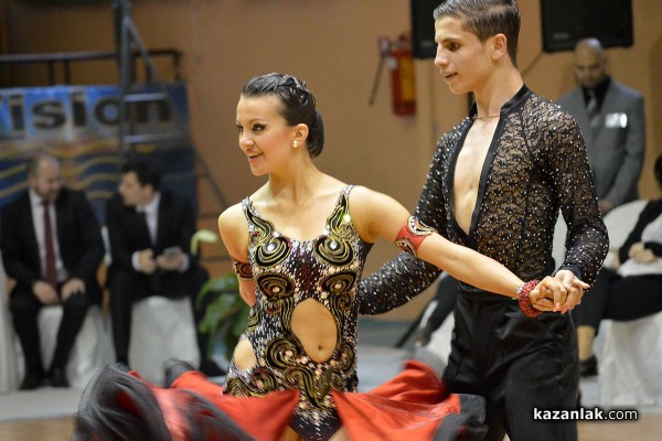 Царица Роза – Йоанна Шишкова танцува на турнир в Казанлък/видео и снимки/