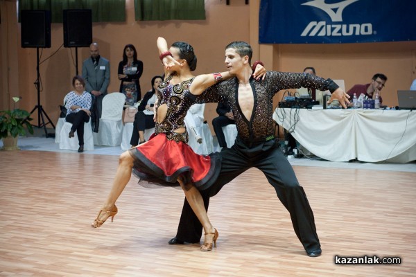 Царица Роза – Йоанна Шишкова танцува на турнир в Казанлък/видео и снимки/