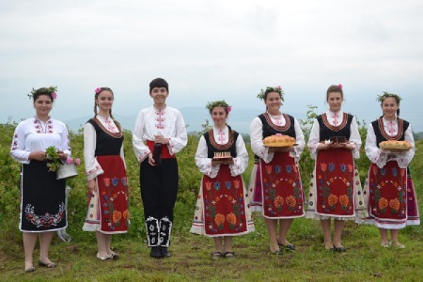 Първи ритуал на розобер във Фестивала на розата – 2016 в с.Ръжена