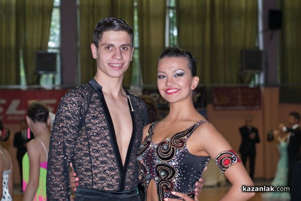 Царица Роза – Йоанна Шишкова танцува на турнир в Казанлък/видео и снимки/