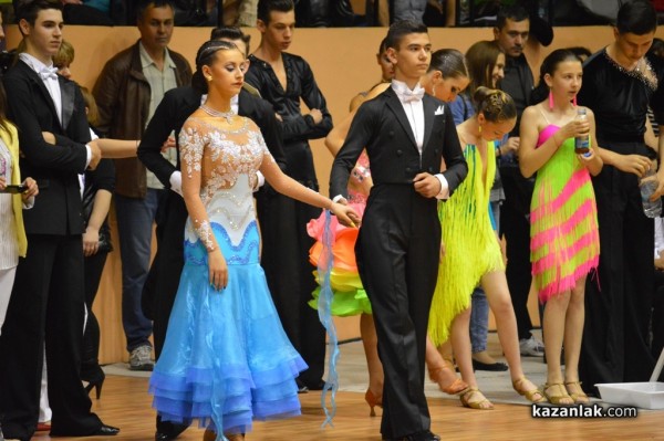 Танцьори от цялата страна участваха в надпреварата Купа “Долината на розите и тракийските царе“