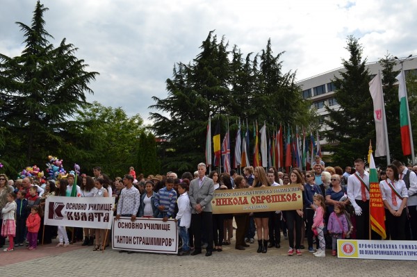 Кметът към казанлъшките учители на 24-ти май: „Не сте сами в своята кауза – словото!“