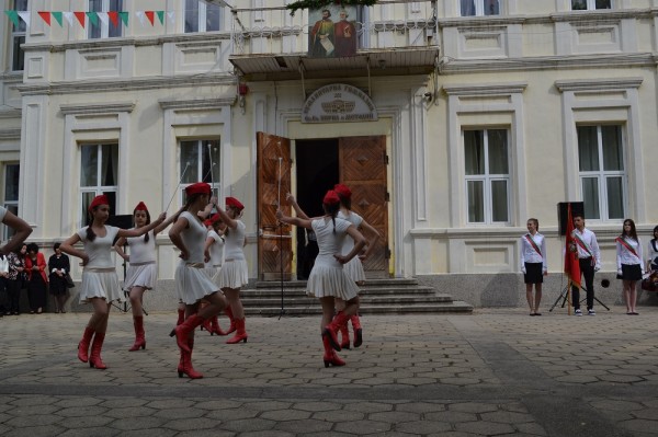 Кметът към казанлъшките учители на 24-ти май: „Не сте сами в своята кауза – словото!“