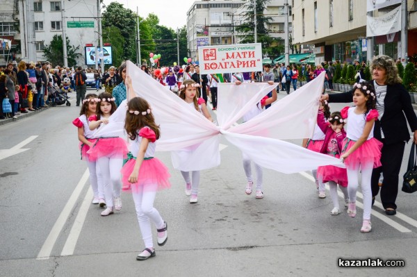24 май в Казанлък – Шествие и награди за учители и ученици /видео/