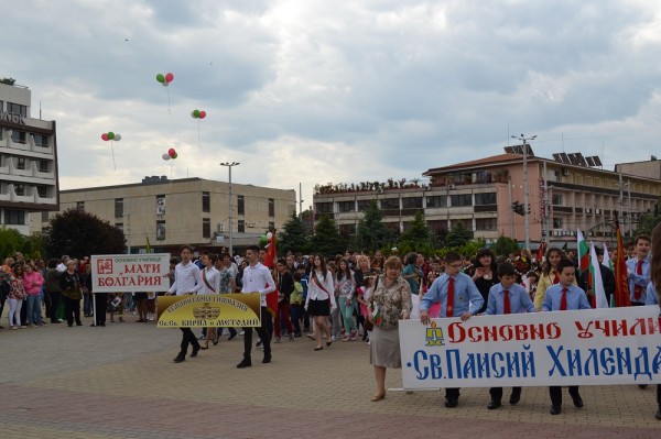 Кметът към казанлъшките учители на 24-ти май: „Не сте сами в своята кауза – словото!“