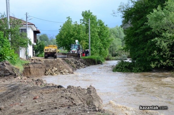 Старата река излезе от коритото си – бедствие в Енина и до ХГ /обновена+видео/