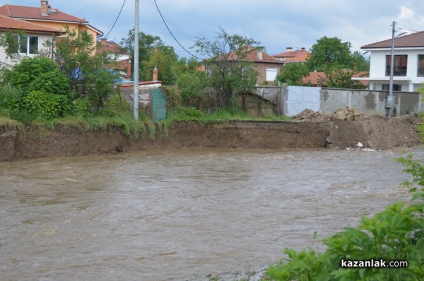 Старата река излезе от коритото си – бедствие в Енина и до ХГ /обновена+видео/