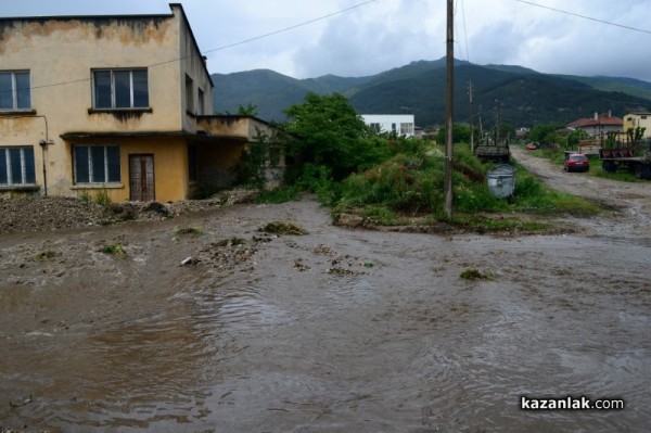 Пътят Енина – Крън остава затворен. Водното бедствие в селото отнесе мостове и път