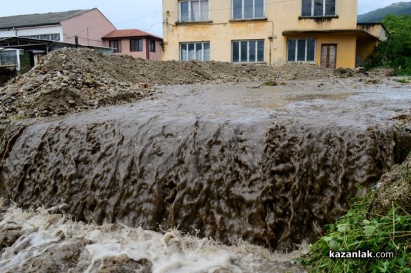 Пътят Енина – Крън остава затворен. Водното бедствие в селото отнесе мостове и път