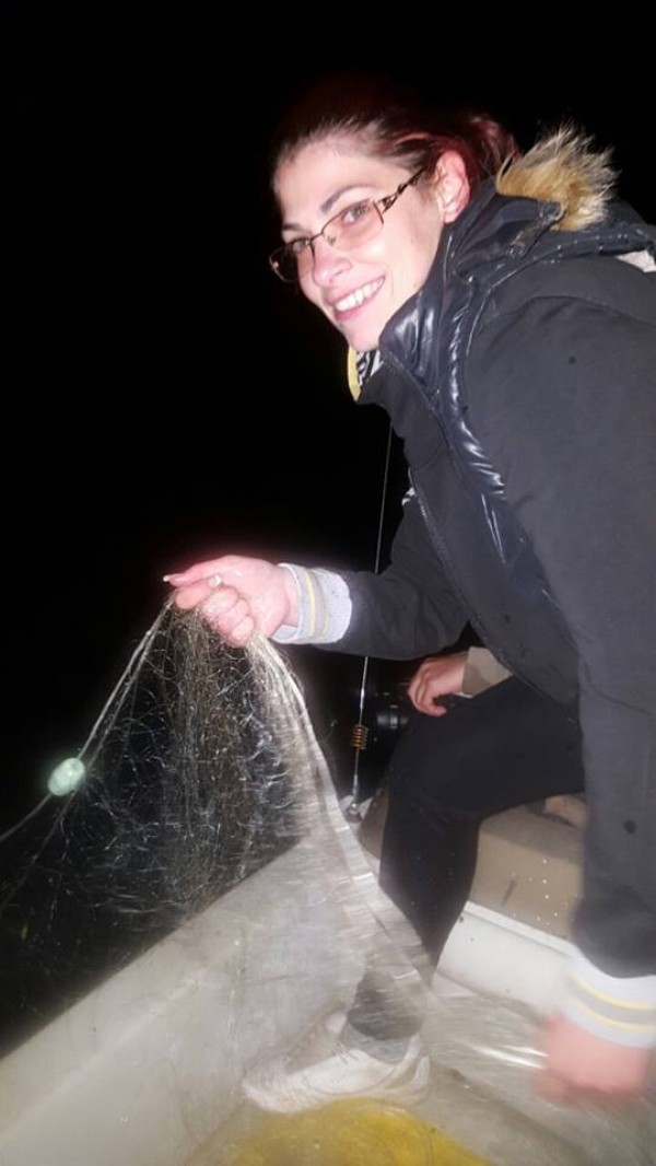 Момичета вадиха бракониерски мрежи от язовир „Копринка“