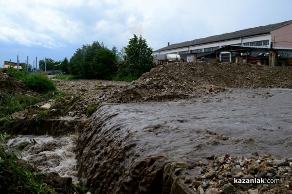 Пътят Енина – Крън остава затворен. Водното бедствие в селото отнесе мостове и път