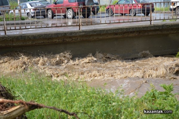 Старата река излезе от коритото си – бедствие в Енина и до ХГ /обновена+видео/
