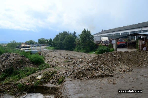 Пътят Енина – Крън остава затворен. Водното бедствие в селото отнесе мостове и път