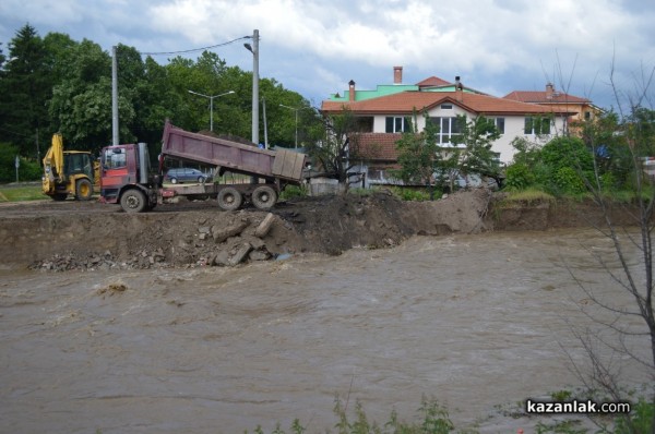 Старата река излезе от коритото си – бедствие в Енина и до ХГ /обновена+видео/