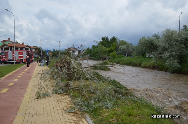 Старата река излезе от коритото си – бедствие в Енина и до ХГ /обновена+видео/