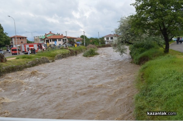 Старата река излезе от коритото си – бедствие в Енина и до ХГ /обновена+видео/