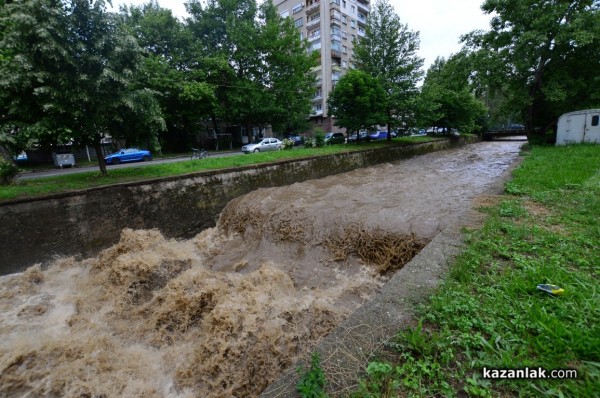 Старата река излезе от коритото си – бедствие в Енина и до ХГ /обновена+видео/