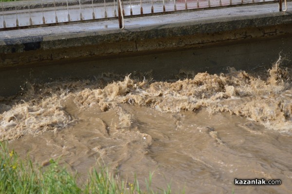 Старата река излезе от коритото си – бедствие в Енина и до ХГ /обновена+видео/