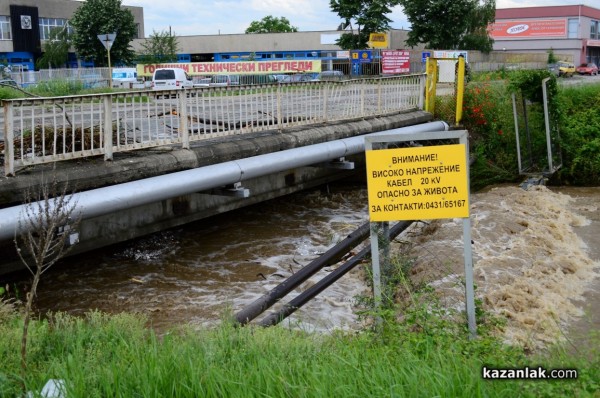 Старата река излезе от коритото си – бедствие в Енина и до ХГ /обновена+видео/
