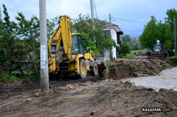 Старата река излезе от коритото си – бедствие в Енина и до ХГ /обновена+видео/