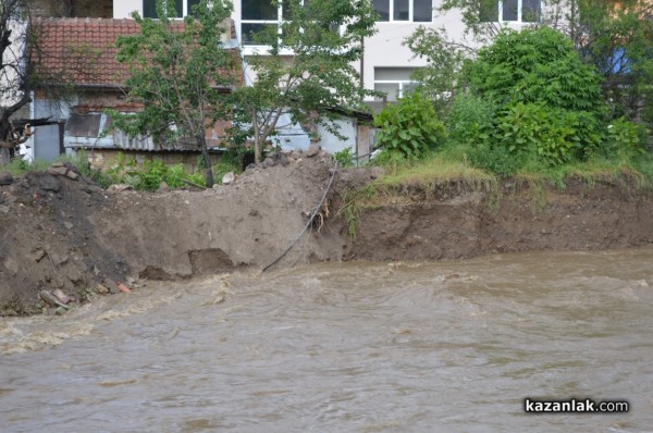 Старата река излезе от коритото си – бедствие в Енина и до ХГ /обновена+видео/