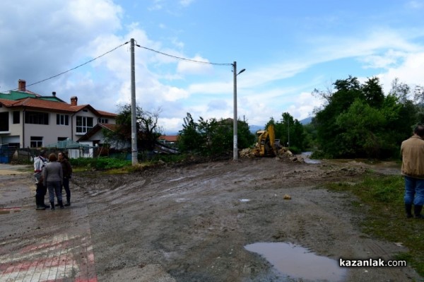 Възстановиха отнесената от реката част до Художествената гимназия